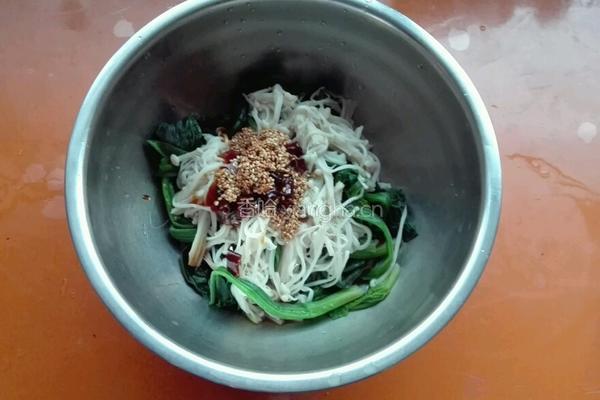 芝麻蚝油拌金针蘑菠菜的做法图解8