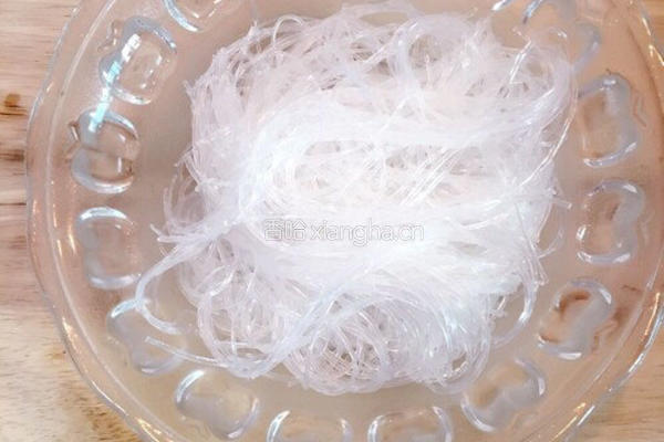 蒜蓉粉丝蒸元贝的做法图解3