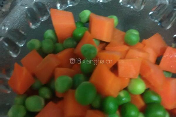 宝宝菜豌豆胡罗卜炒肉的做法图解3