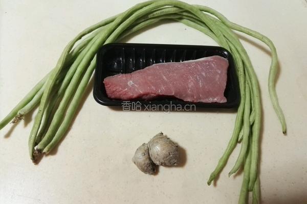 沙姜肉末炒豆角的做法图解1