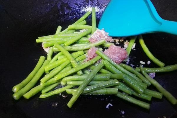 沙姜肉末炒豆角的做法图解8