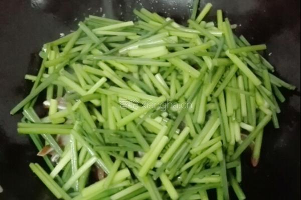 猪耳朵炒韭菜花的做法图解5