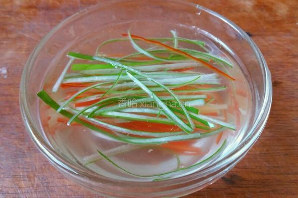 豆酱豉油蒸鲈鱼的做法图解2