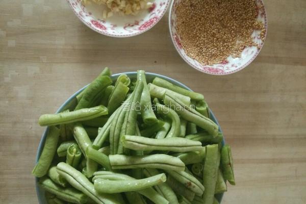 干煸豆角的做法图解1