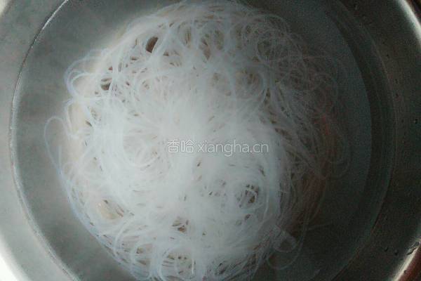 菠菜拌粉丝的做法图解1