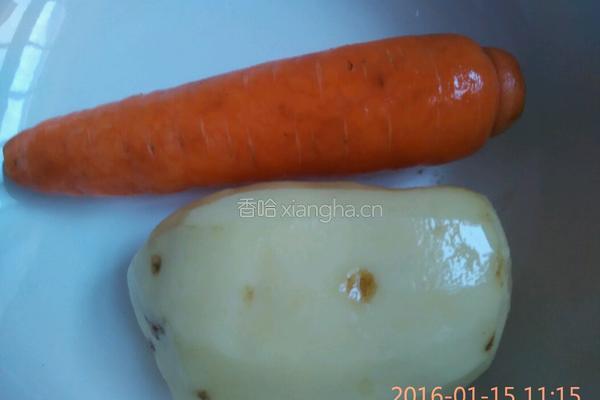 胡萝卜土豆饼的做法图解1