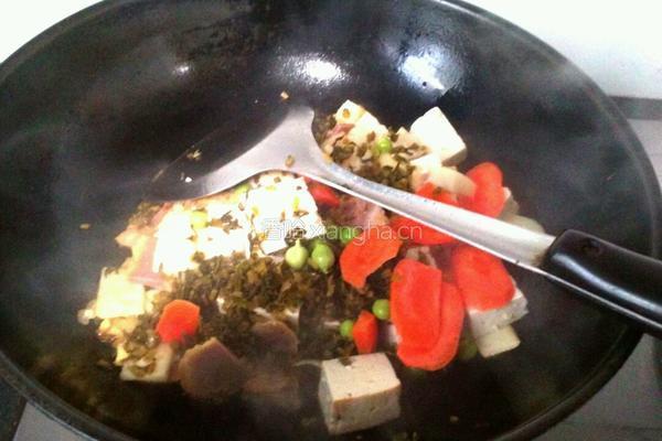 雪菜冬笋豆腐煲的做法图解4