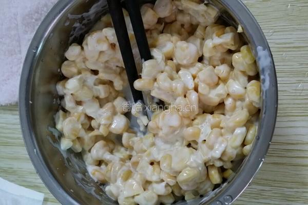玉米和肉松寿司的做法图解3