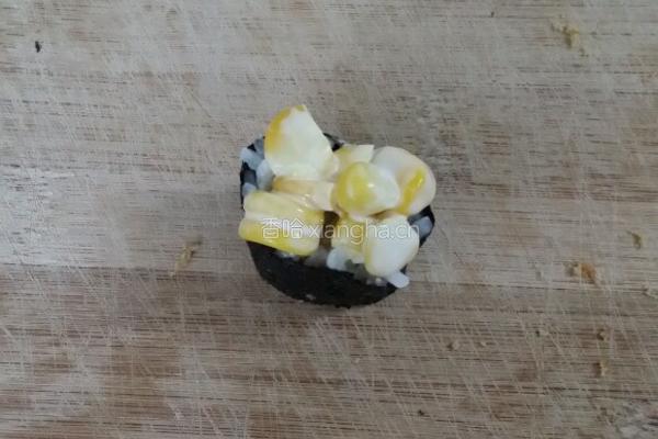 玉米和肉松寿司的做法图解7