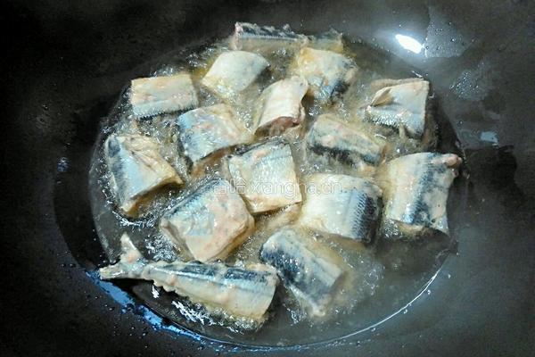 香煎秋刀鱼的做法图解7