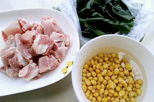 海带黄豆排骨汤的做法图解1
