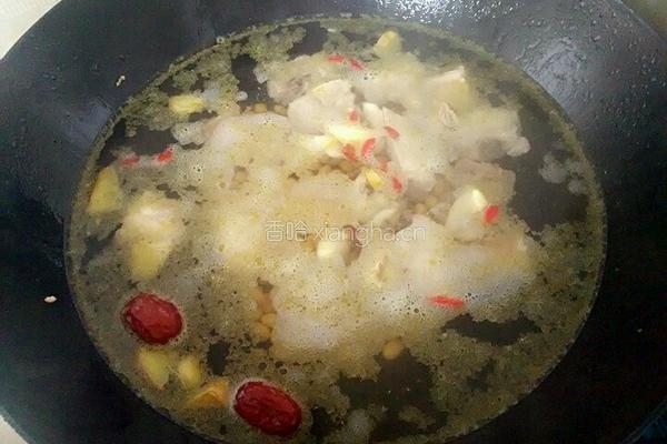 海带黄豆排骨汤的做法图解5