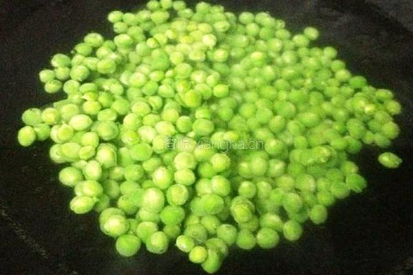 榨菜丁炒小青豆的做法图解3