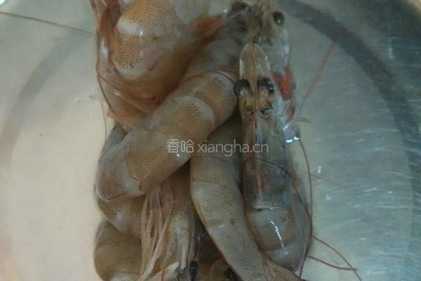 虾仁蒸蛋的做法图解1