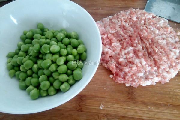 豌豆肉圆汤的做法图解3