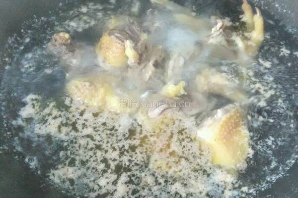 萝卜炖鸡汤的做法图解1