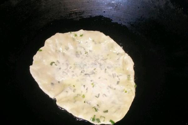 饺子皮葱香饼的做法图解10