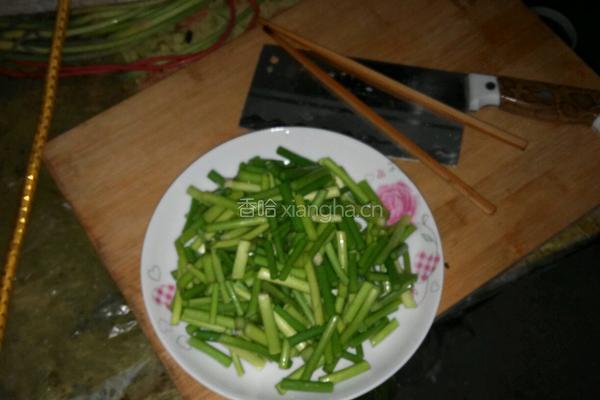 蒜薹炒蛋的做法图解2
