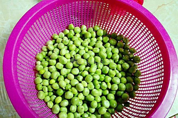 碗豆玉米炒肉的做法图解3
