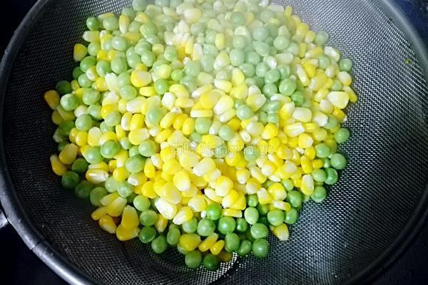 碗豆玉米炒肉的做法图解5