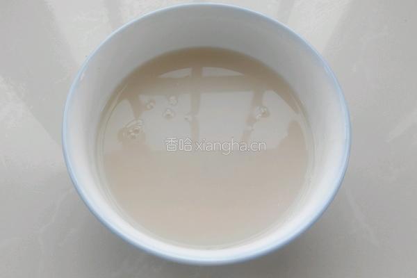 猪肉酸菜馅包子的做法图解2
