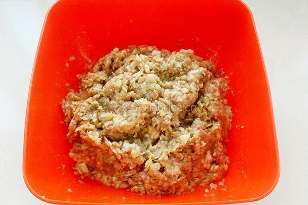 猪肉酸菜馅包子的做法图解10