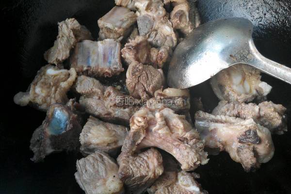 排骨炖土豆的做法图解2
