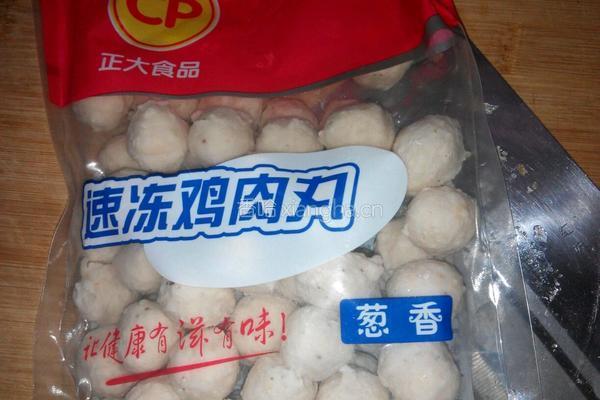 鸡肉丸子的做法图解1