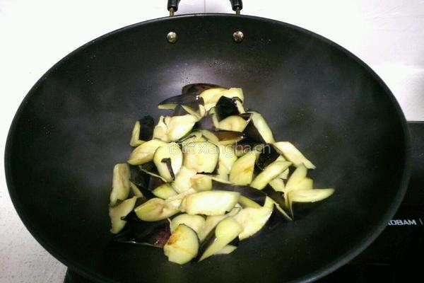 青椒炒茄子的做法图解3