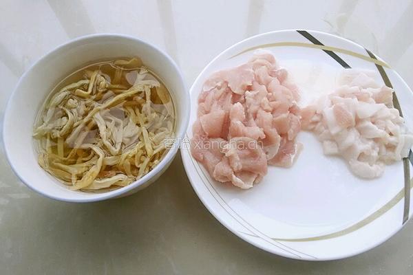 黄花滑肉汤的做法图解2