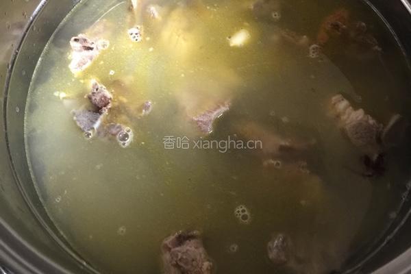 玉米排骨汤的做法图解4