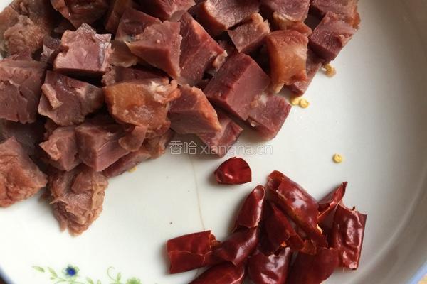 爆炒牛肉粒的做法图解1