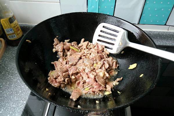 大葱爆牛肉的做法图解5
