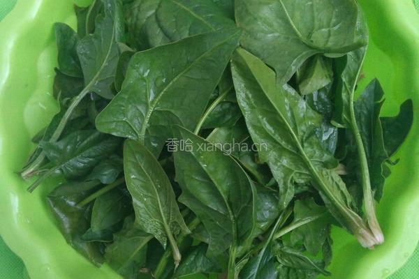 香菇炒菠菜的做法图解1