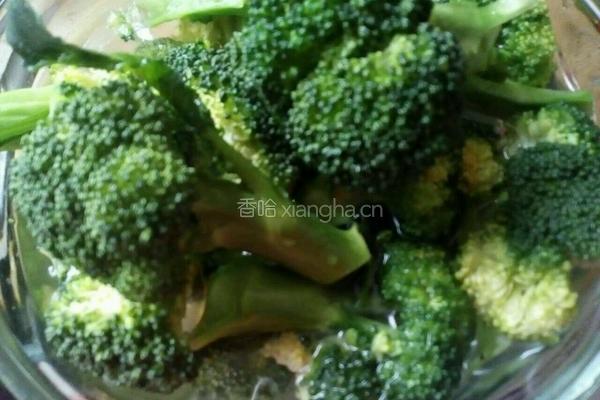 素炒西兰花的做法图解3