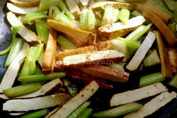 芹菜炒豆干的做法图解9