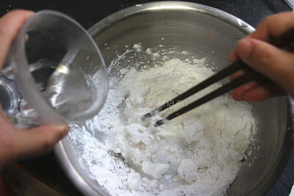 水晶虾仁蒸饺的做法图解5
