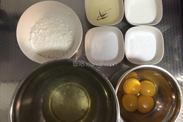 草莓(蓝莓)奶油戚风蛋糕(八寸)的做法图解1