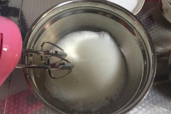 草莓(蓝莓)奶油戚风蛋糕(八寸)的做法图解6