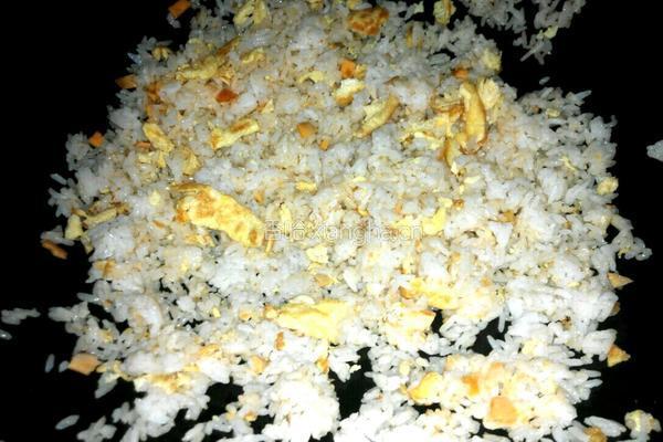 咸鸭蛋炒饭的做法图解3