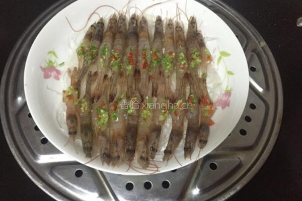 蒜蓉粉丝蒸开背虾的做法图解9