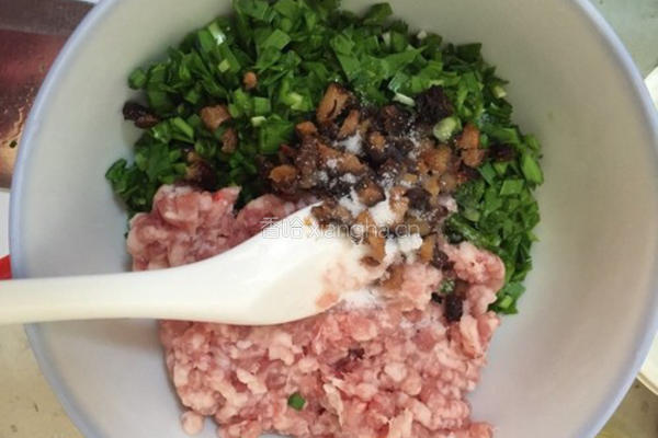 香煎韭菜猪肉饺子的做法图解3