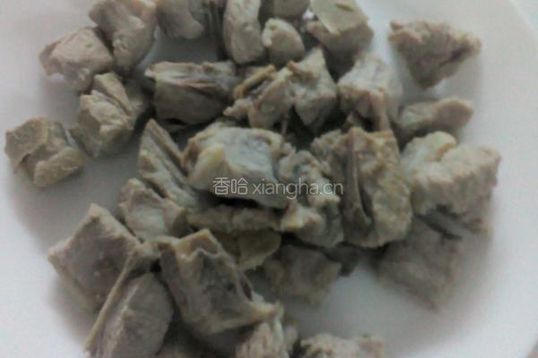 “午年夜饭”虫草花炖排骨汤的做法图解1