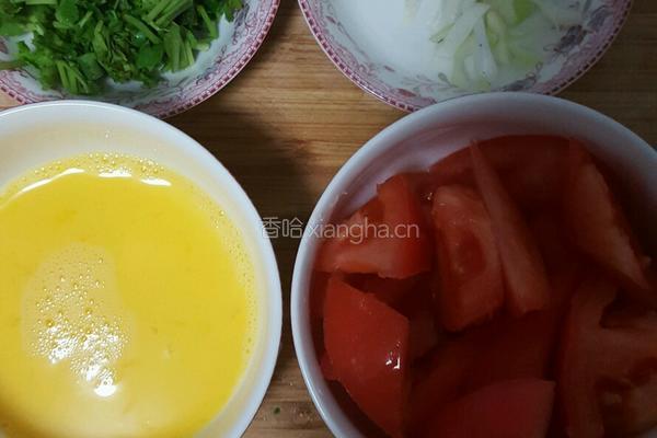 番茄鸡蛋疙瘩汤的做法图解1