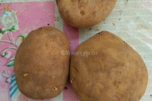 土豆炖鸡腿的做法图解2