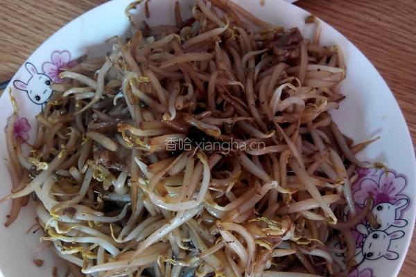豆芽炒肉的做法图解3