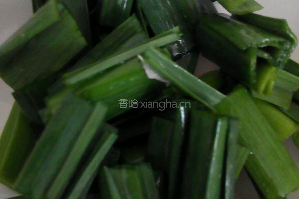 子蒜酸菜烧肥肠的做法图解9