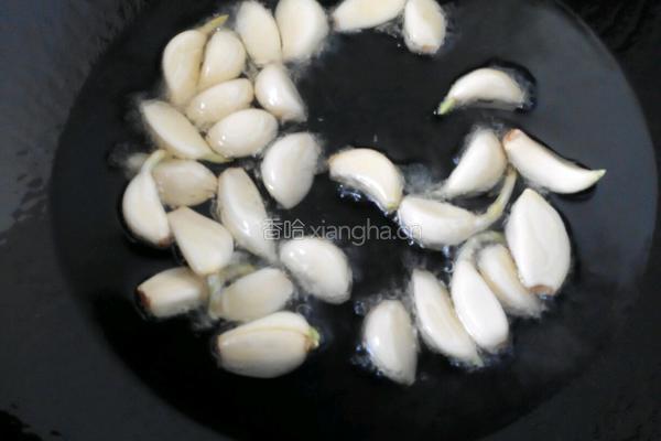 子蒜酸菜烧肥肠的做法图解13