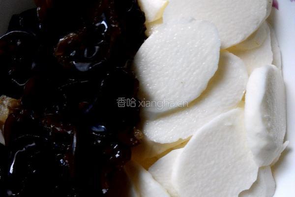 木耳炒山药的做法图解1