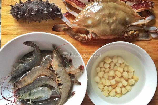 水蟹鲜虾干贝海参砂锅粥的做法图解1